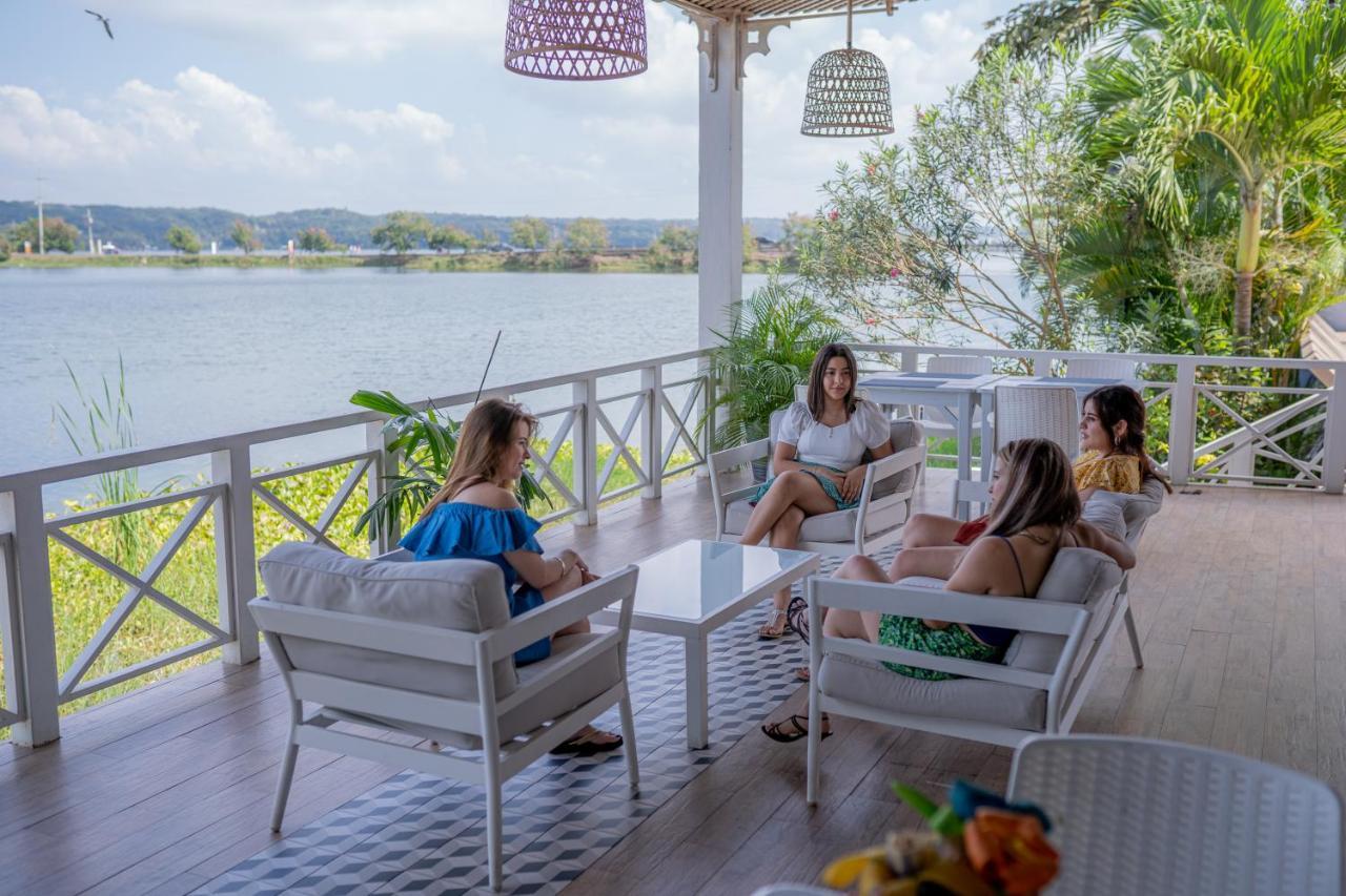 Hotel Casona Del Lago Flores Extérieur photo